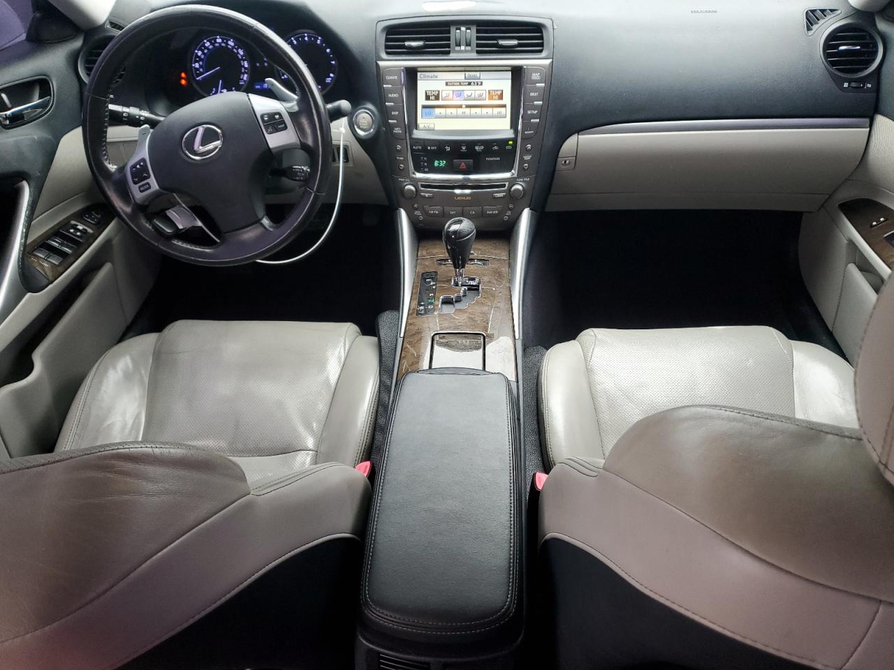 2011 Lexus IS - Image 8