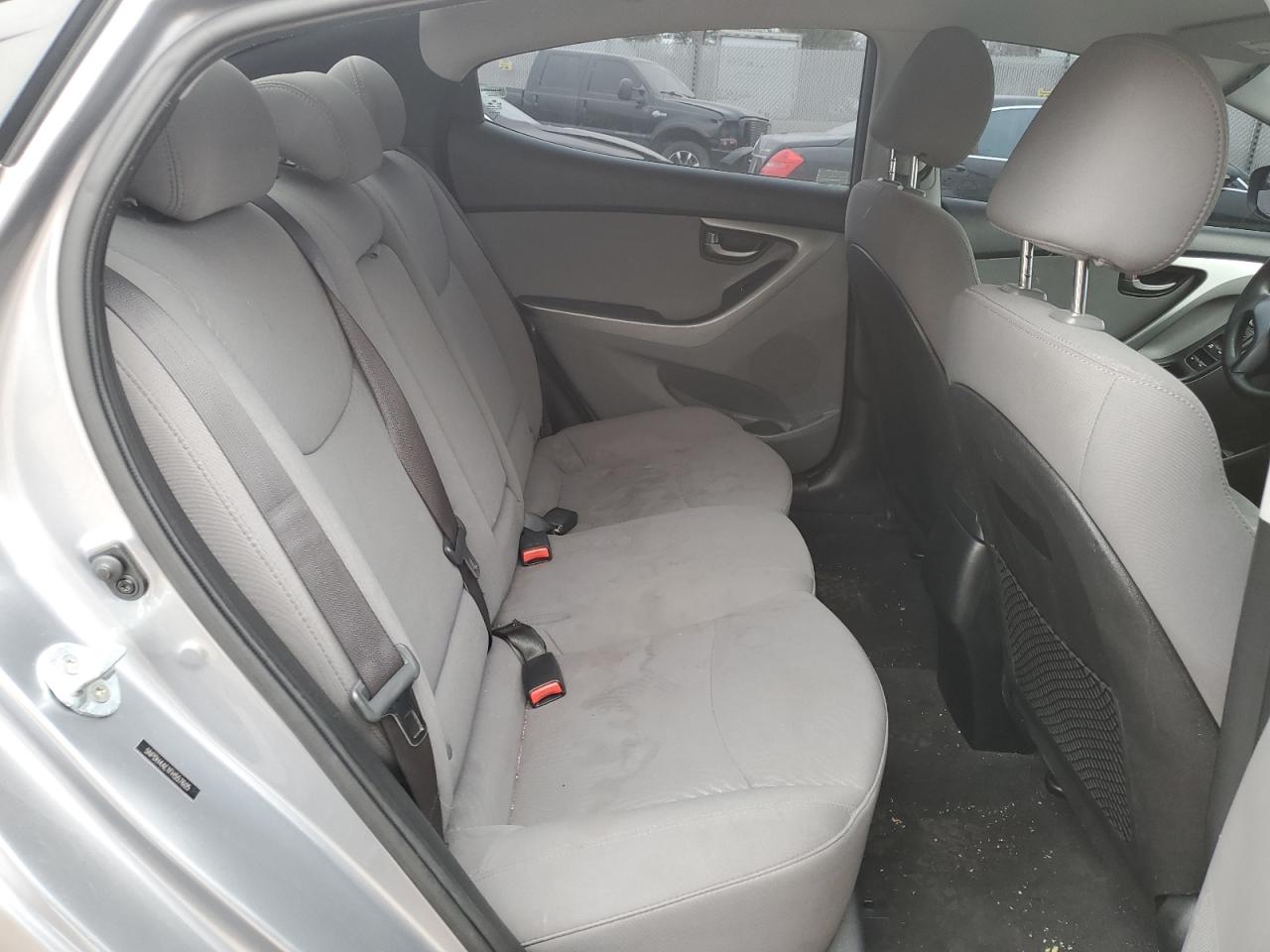 2015 Hyundai Elantra - Image 11
