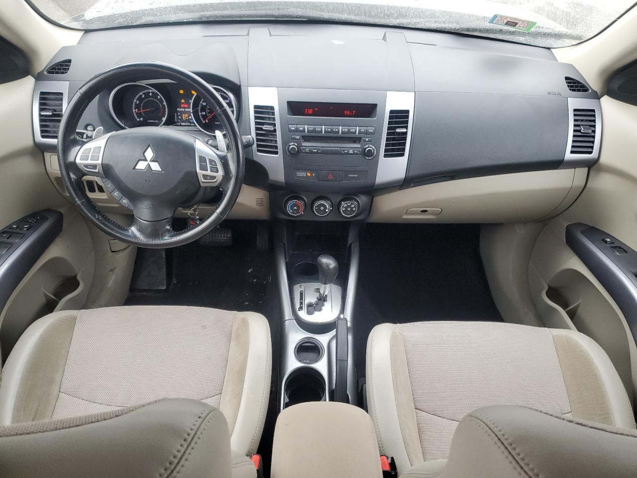2012 Mitsubishi Outlander - Image 8