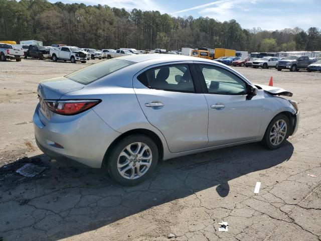 Седаны TOYOTA YARIS 2017 Серебристый