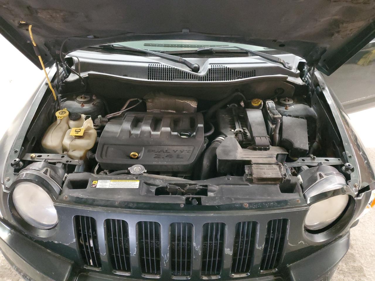 2010 Jeep Compass - Image 12