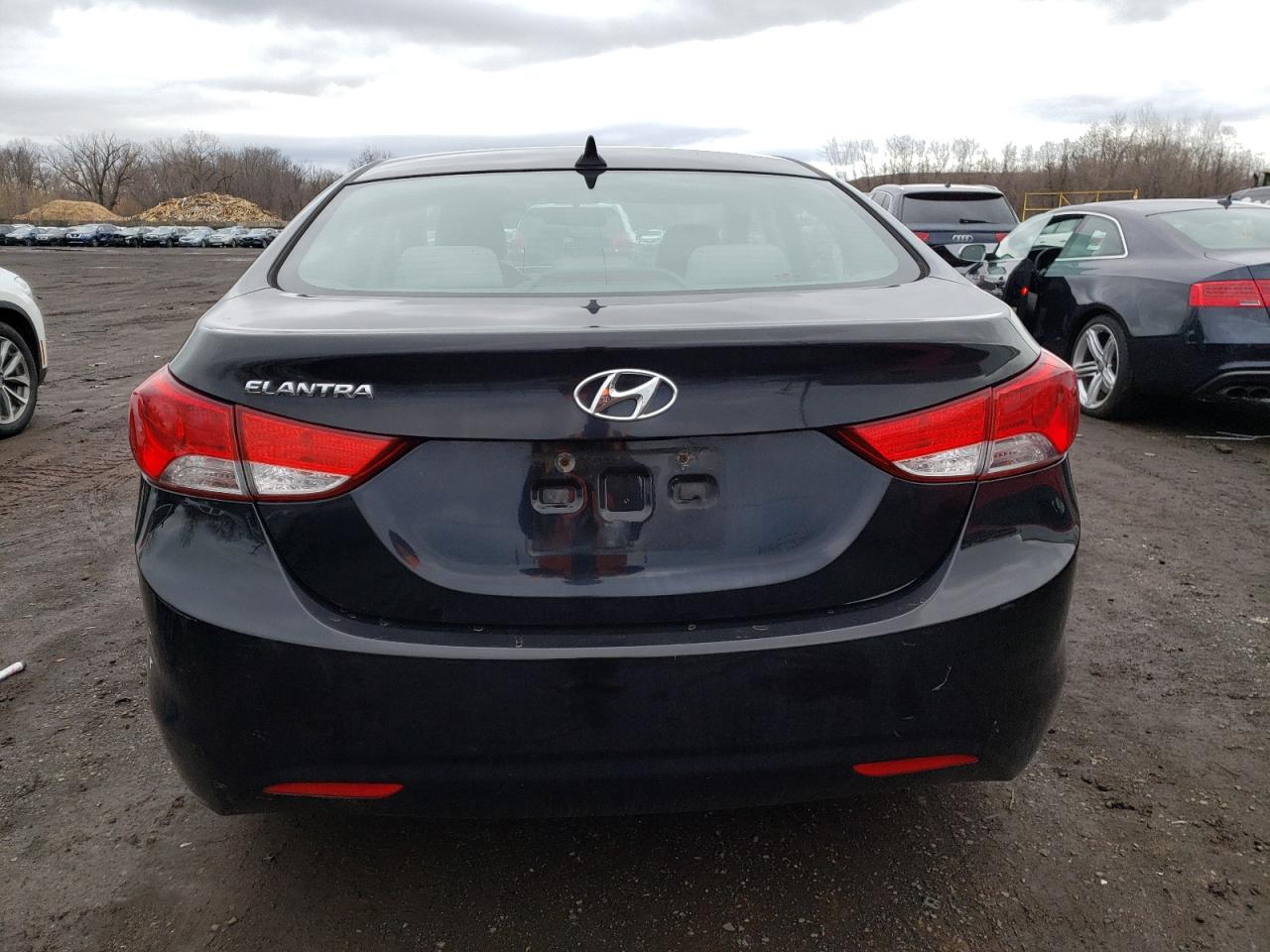 2013 Hyundai Elantra - Image 6