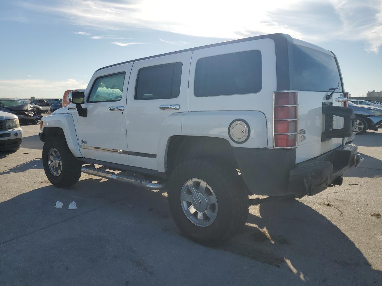 2010 Hummer H3 - Image 2