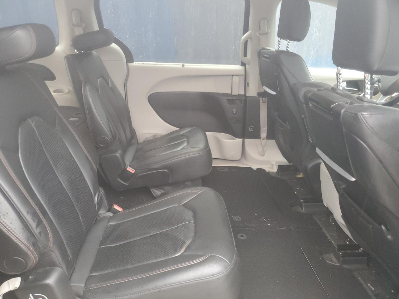 2019 Chrysler Pacifica - Image 12