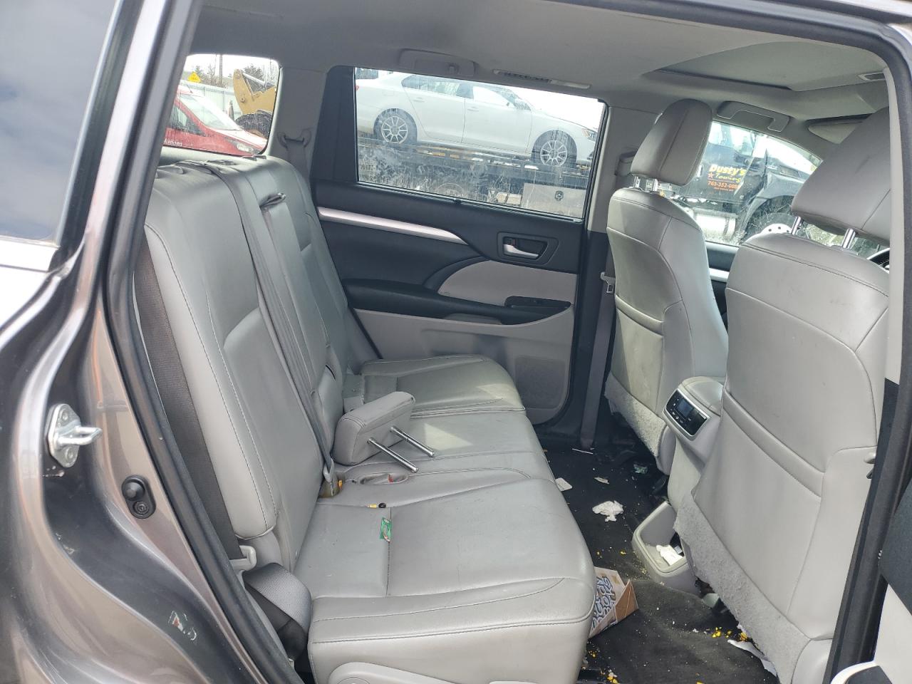 2015 Toyota Highlander - Image 10