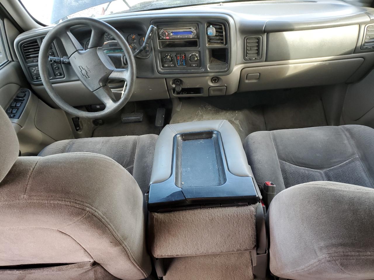 2004 Chevrolet Tahoe - Image 8