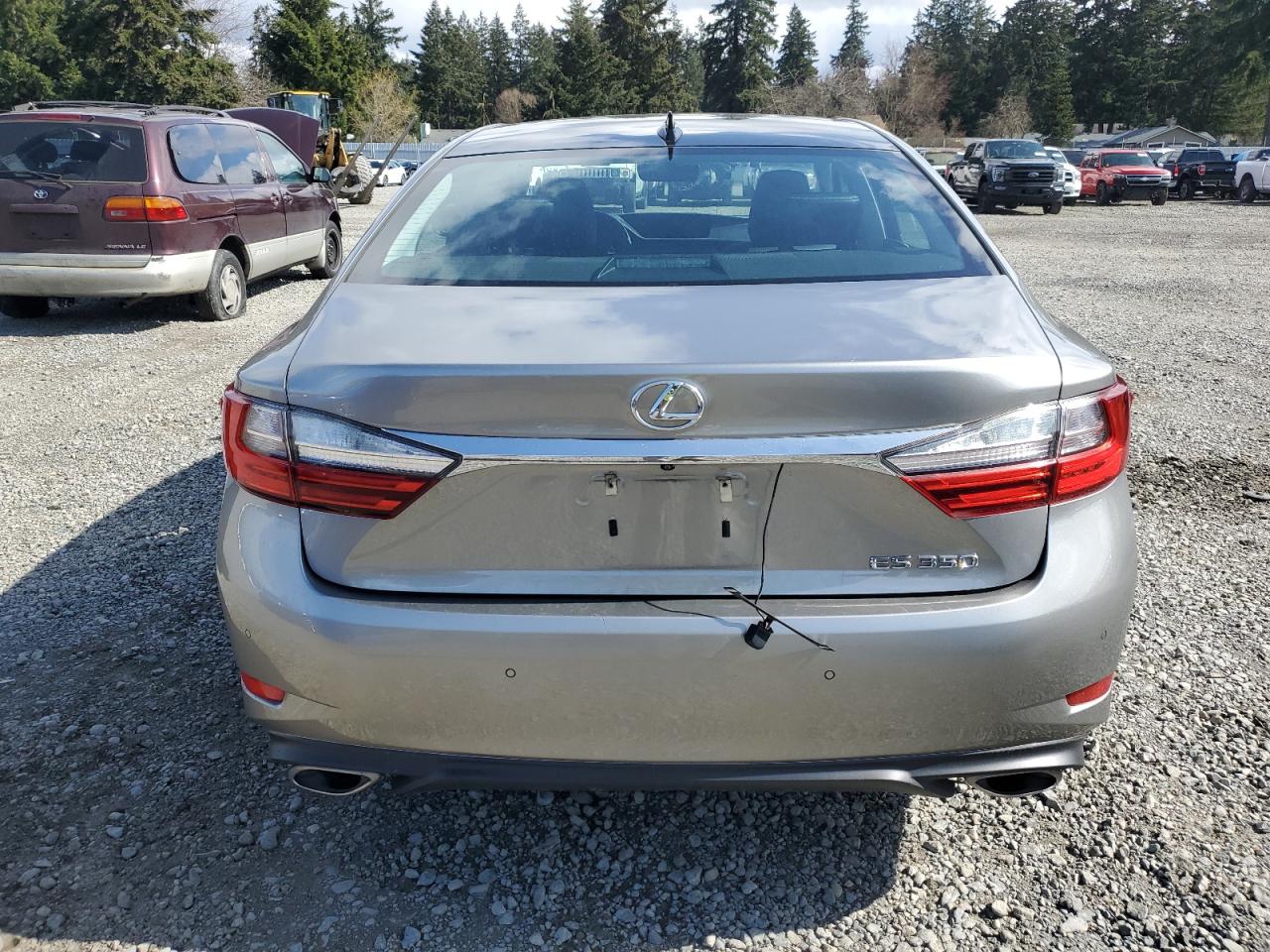 2017 Lexus ES - Image 6