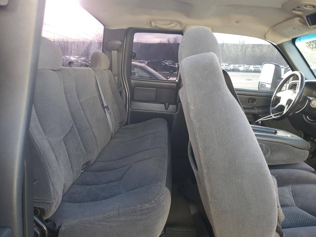 2006 Chevrolet Silverado - Image 10