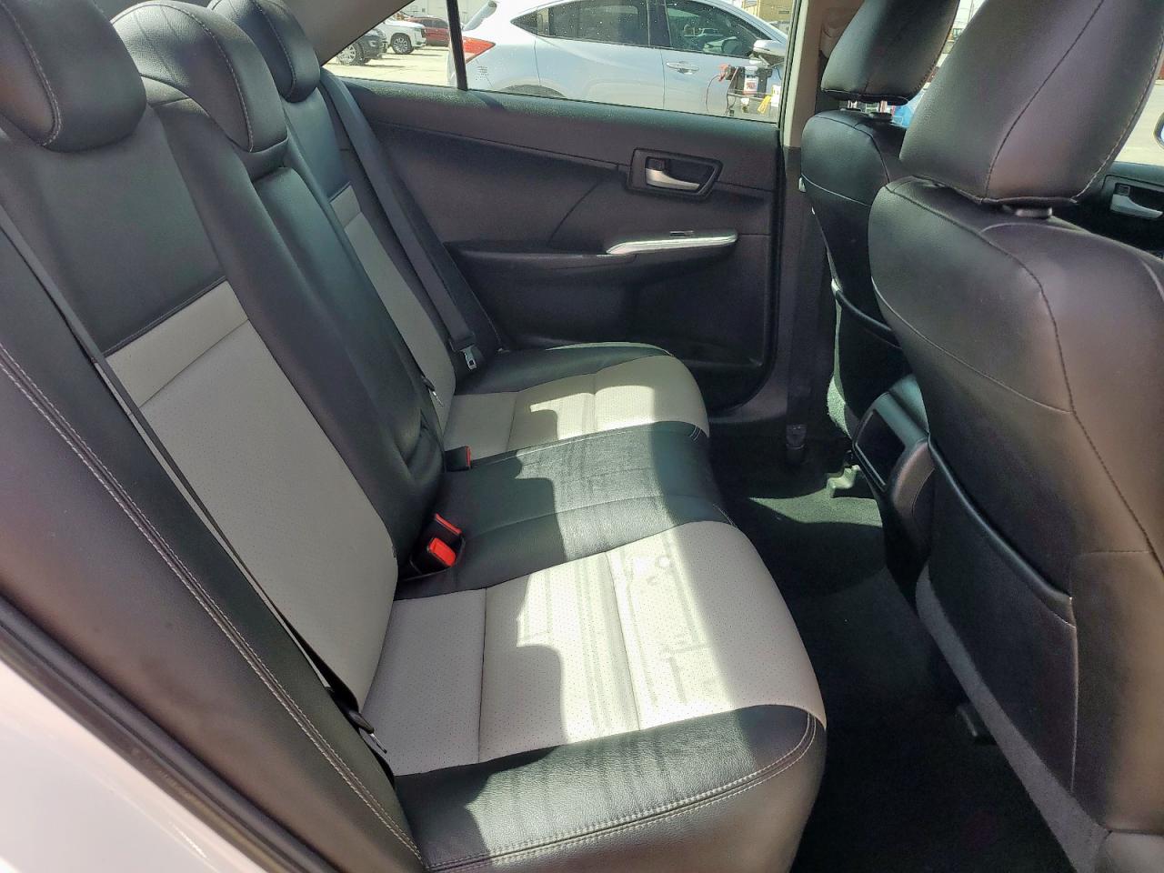 2014 Toyota Camry - Image 10