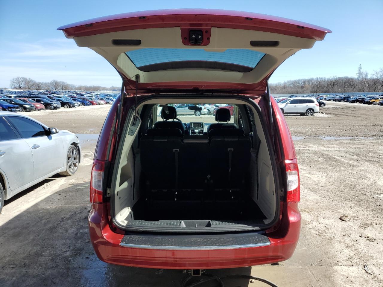 2012 Chrysler Town & Country - Image 6
