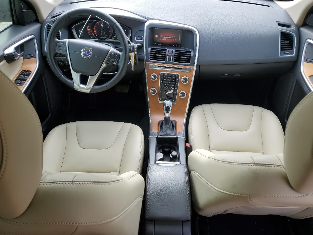 2017 Volvo XC60 - Image 8