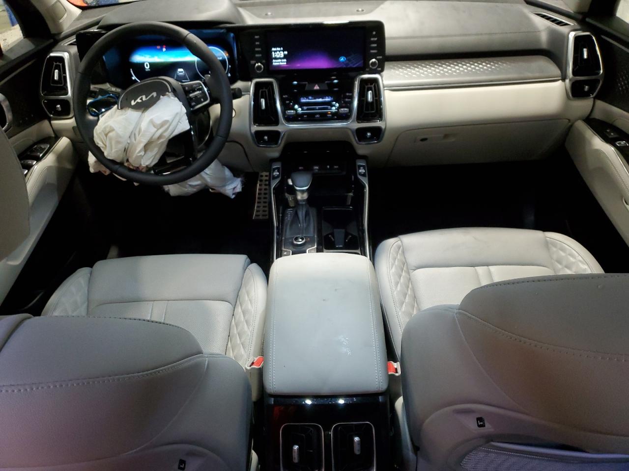 2023 Kia Sorento - Image 8