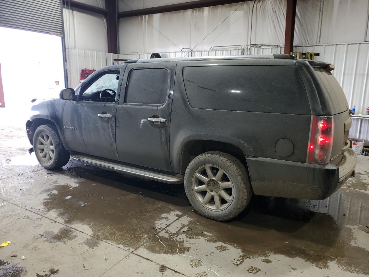 2007 GMC Yukon - Image 2