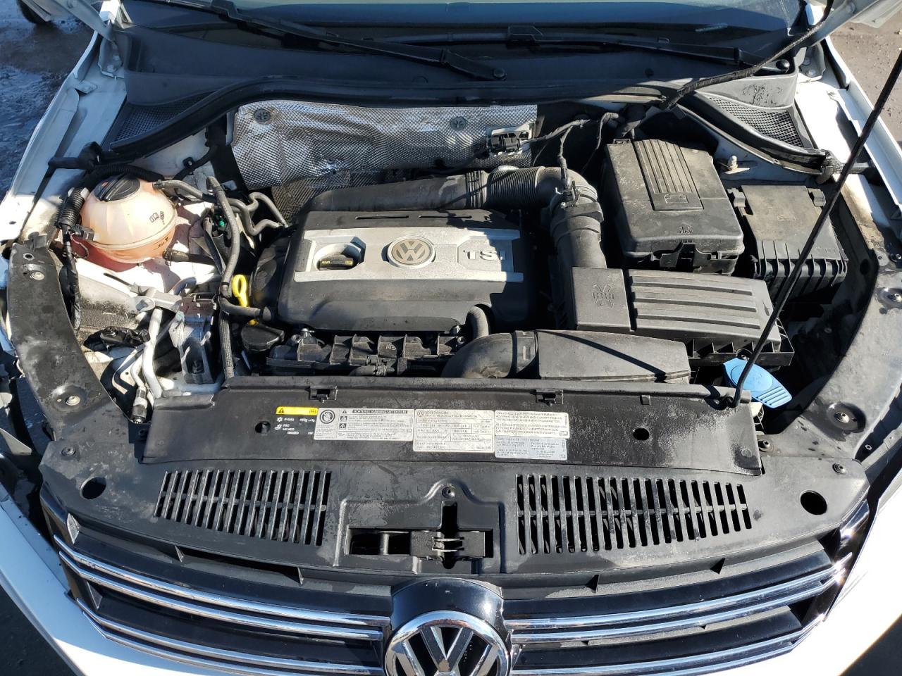 2017 Volkswagen Tiguan - Image 12