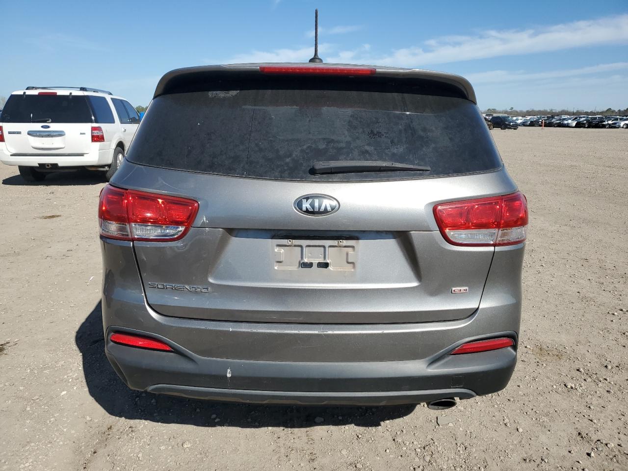 2016 Kia Sorento - Image 6