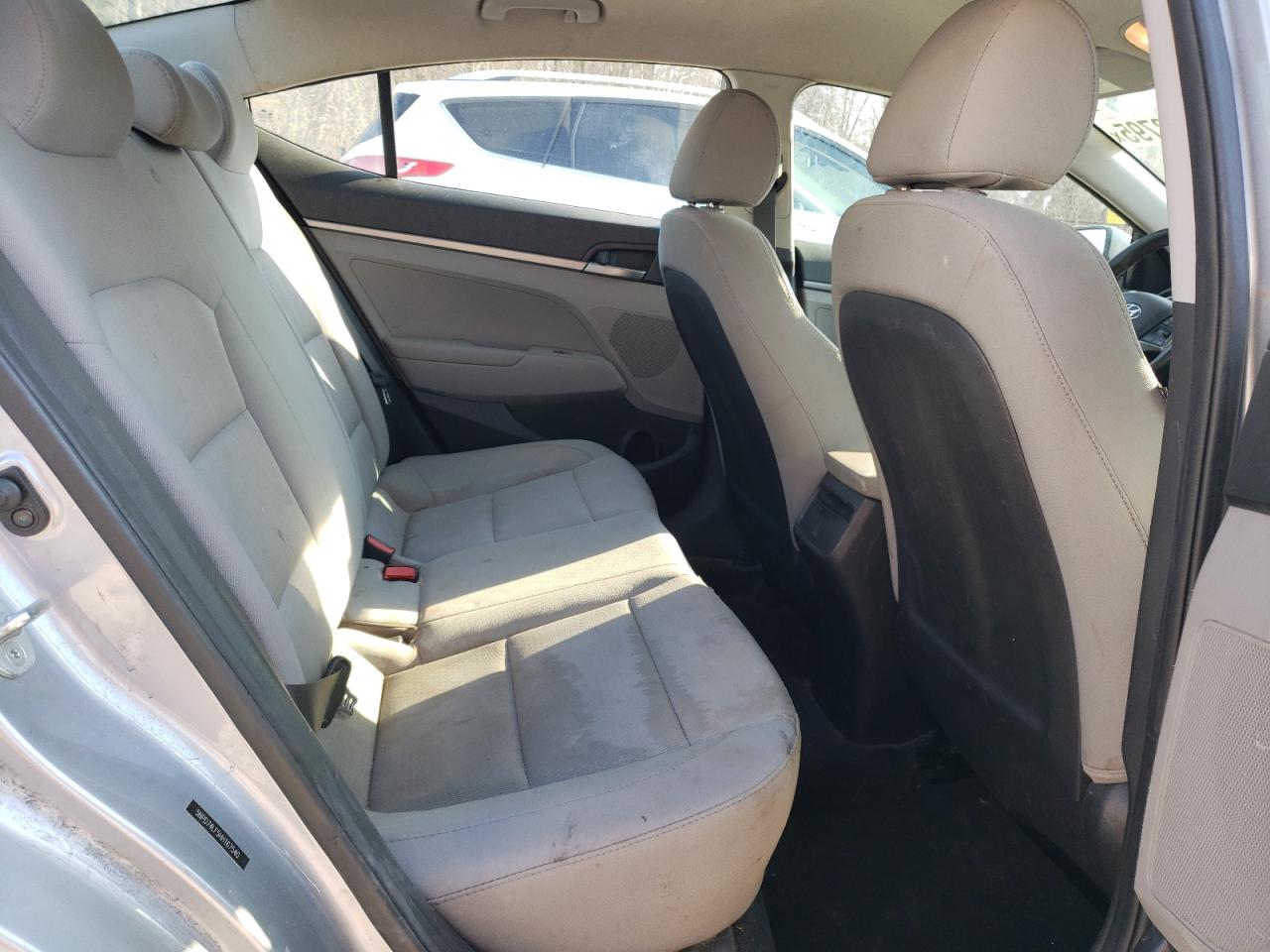 2017 Hyundai Elantra - Image 10