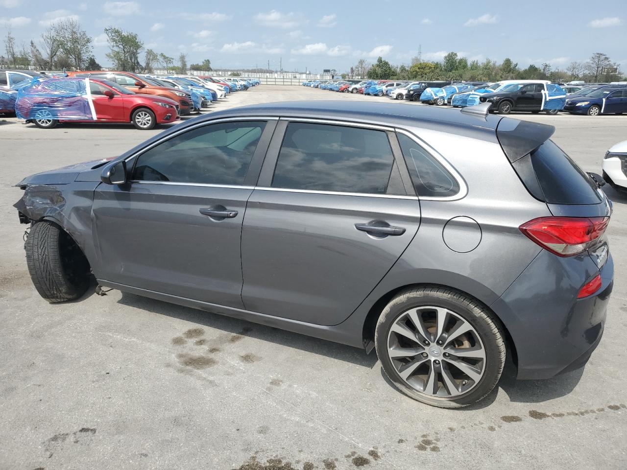 2019 Hyundai Elantra - Image 2