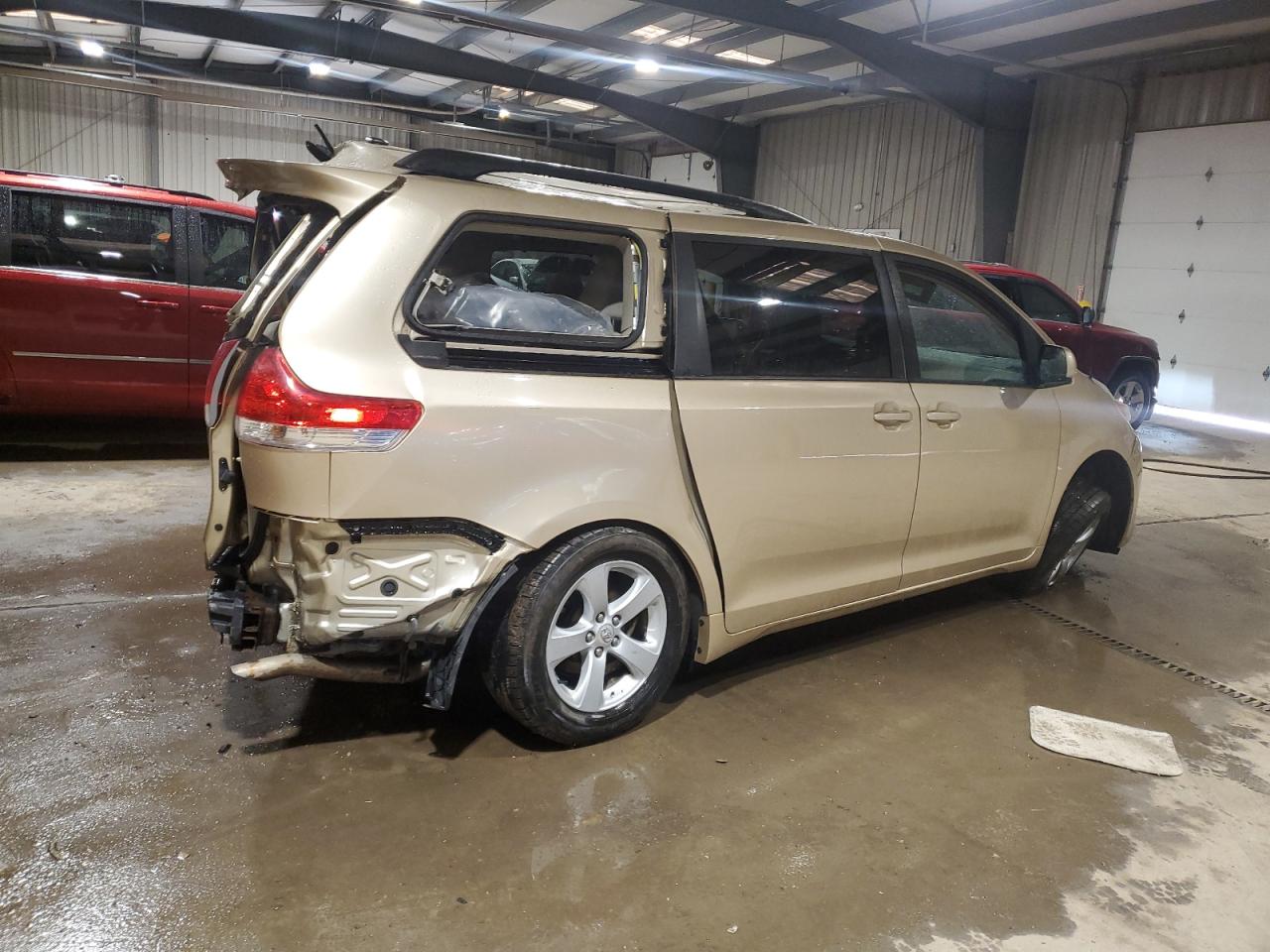 2012 Toyota Sienna - Image 3
