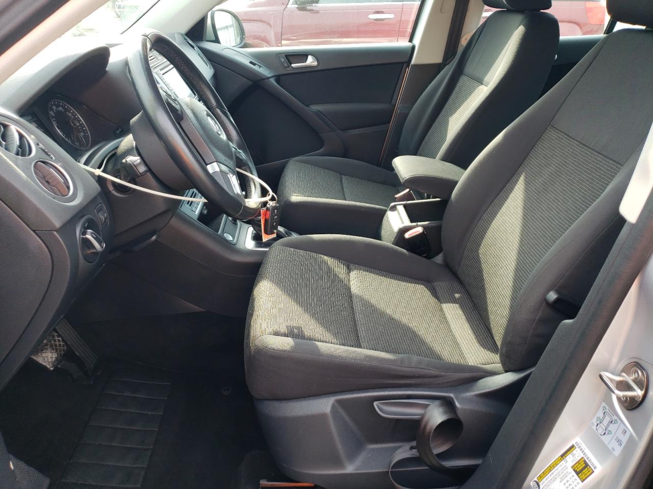 2017 Volkswagen Tiguan - Image 7