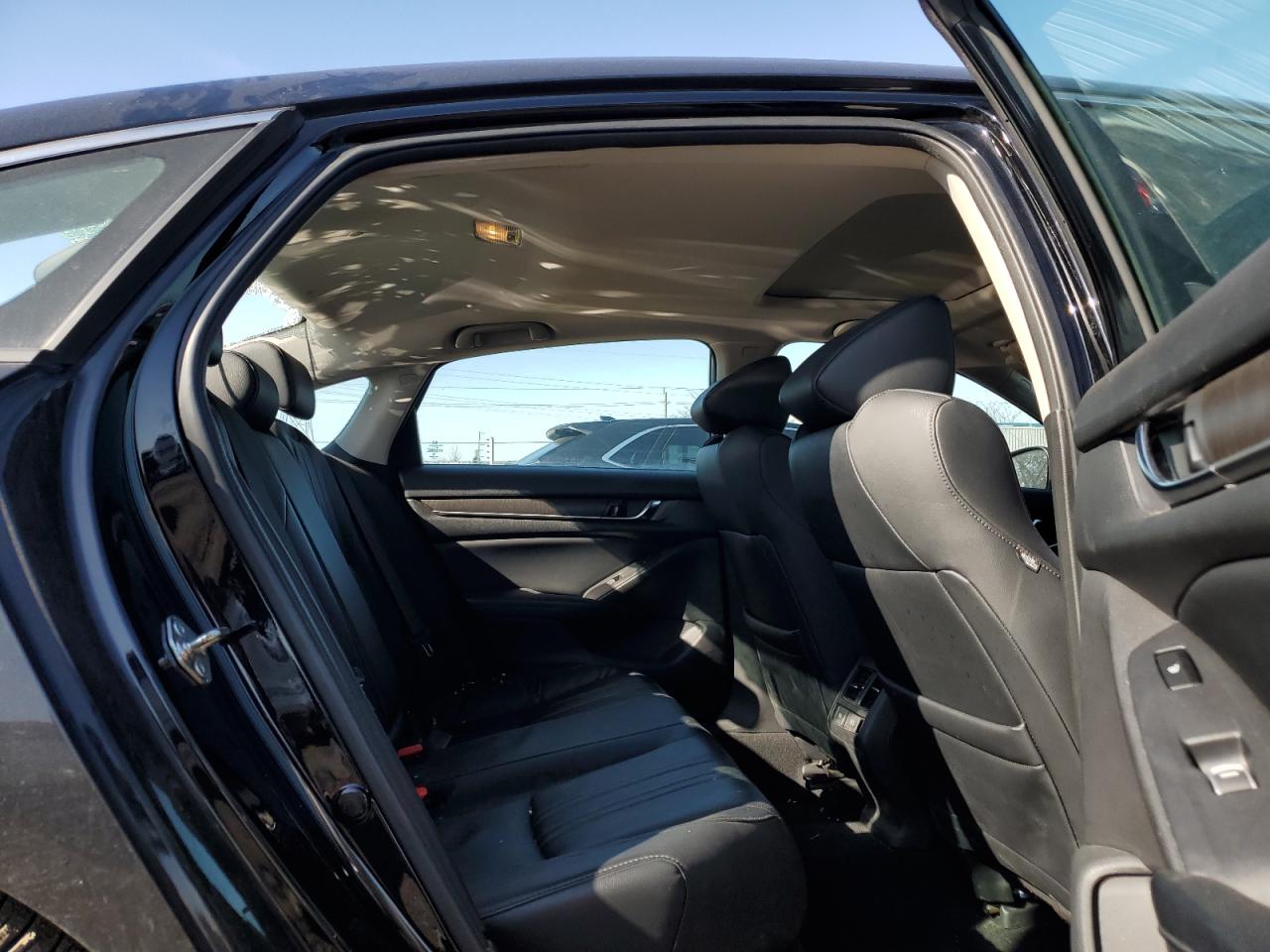 1hgcv1f94ja803918 1HGCV1F94JA803918 2018 Honda Accord Touring