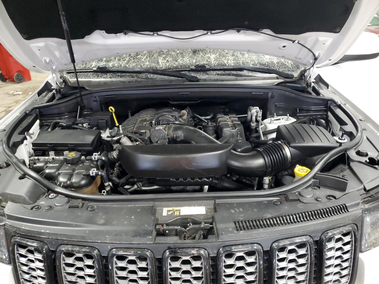 2017 Jeep Grand Cherokee - Image 12
