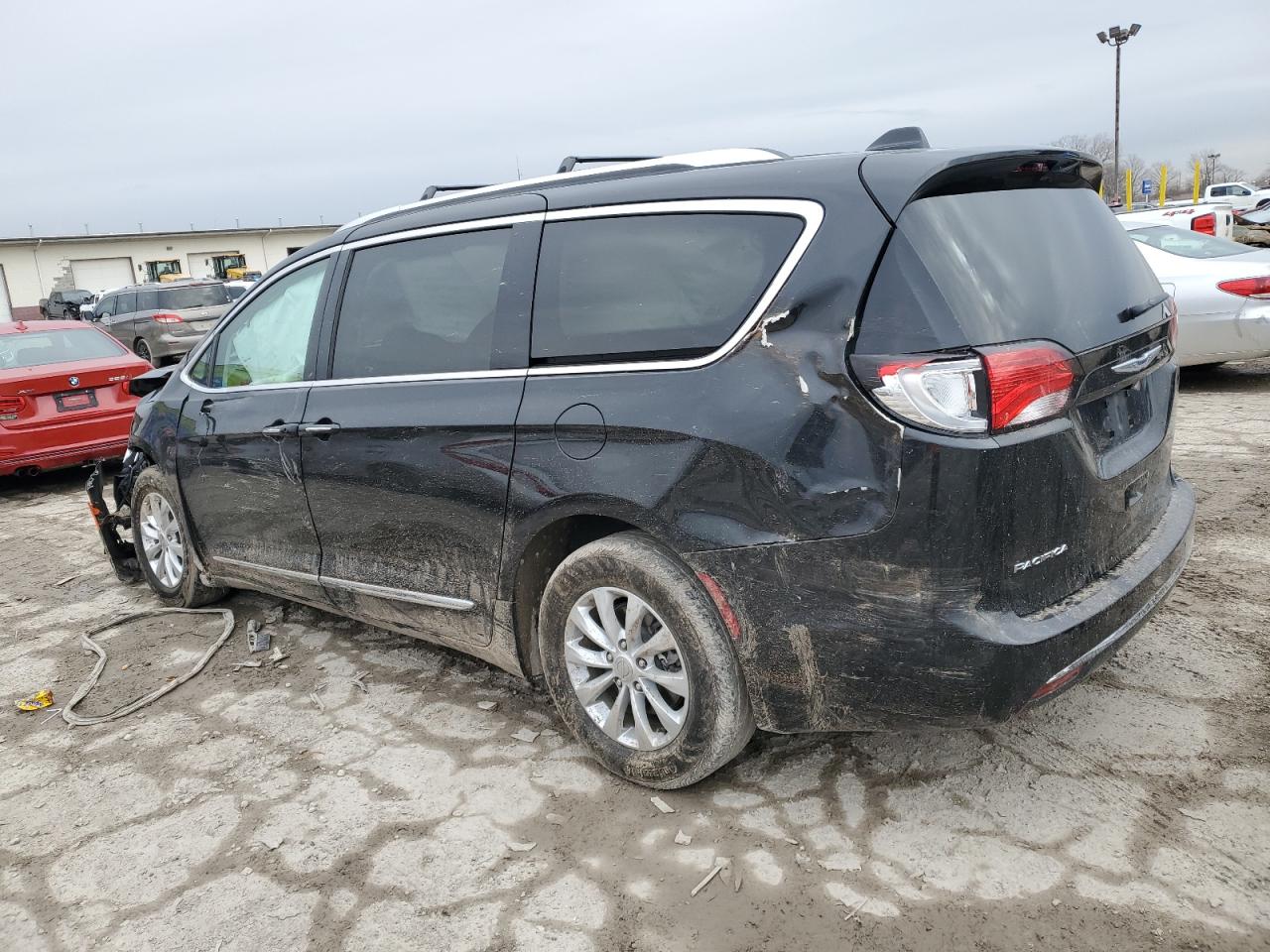 2019 Chrysler Pacifica - Image 2