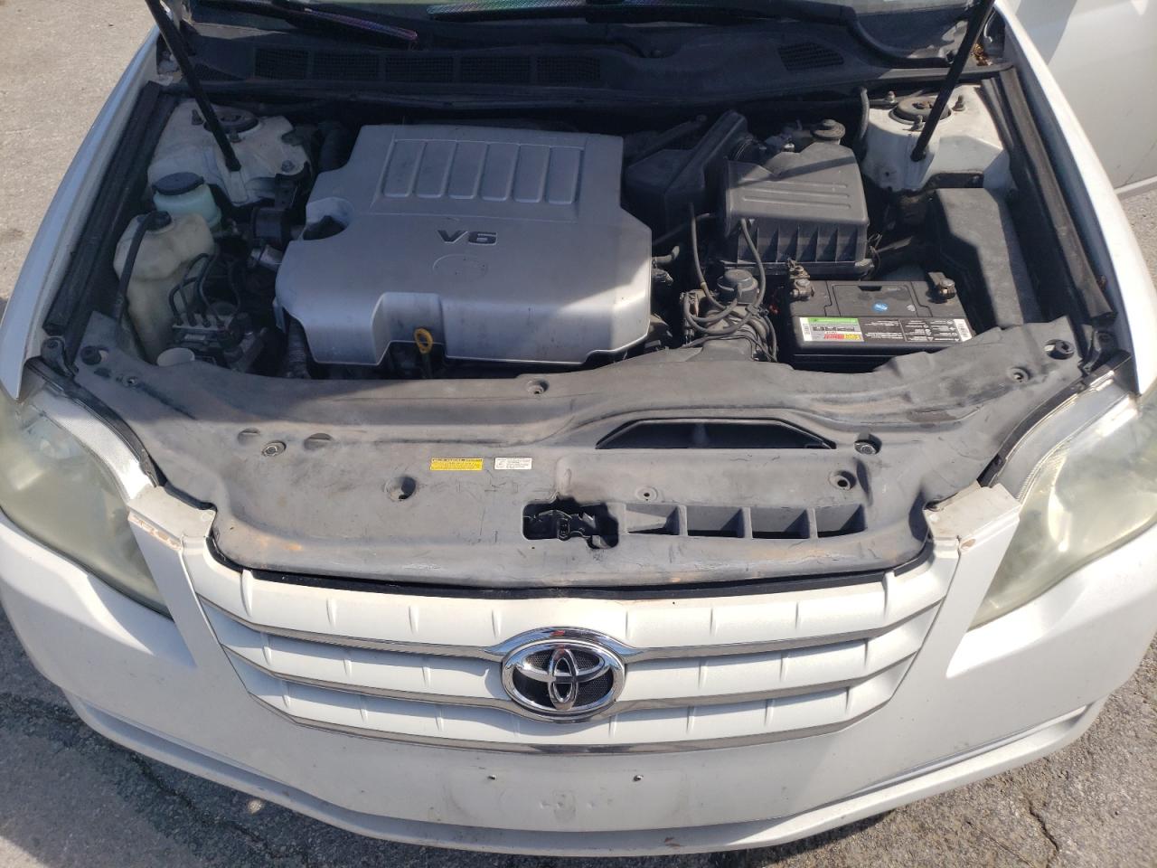 2005 Toyota Avalon - Image 11