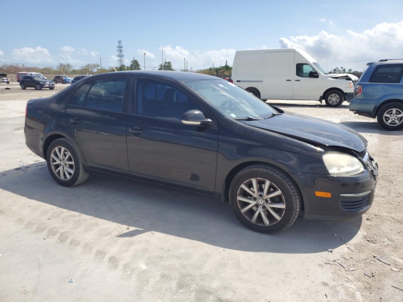 2010 Volkswagen Jetta - Image 4