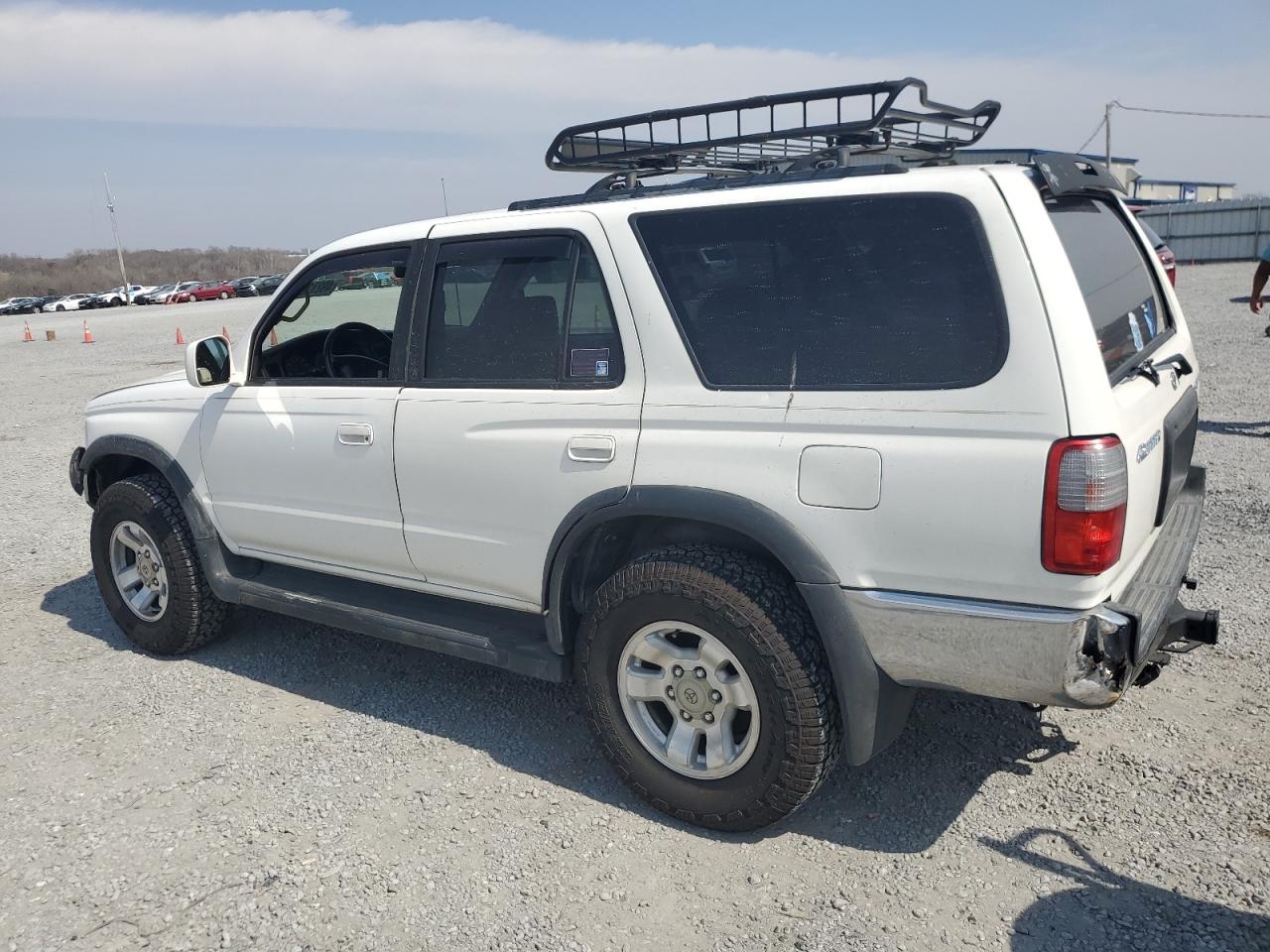 2000 Toyota 4Runner - Image 2