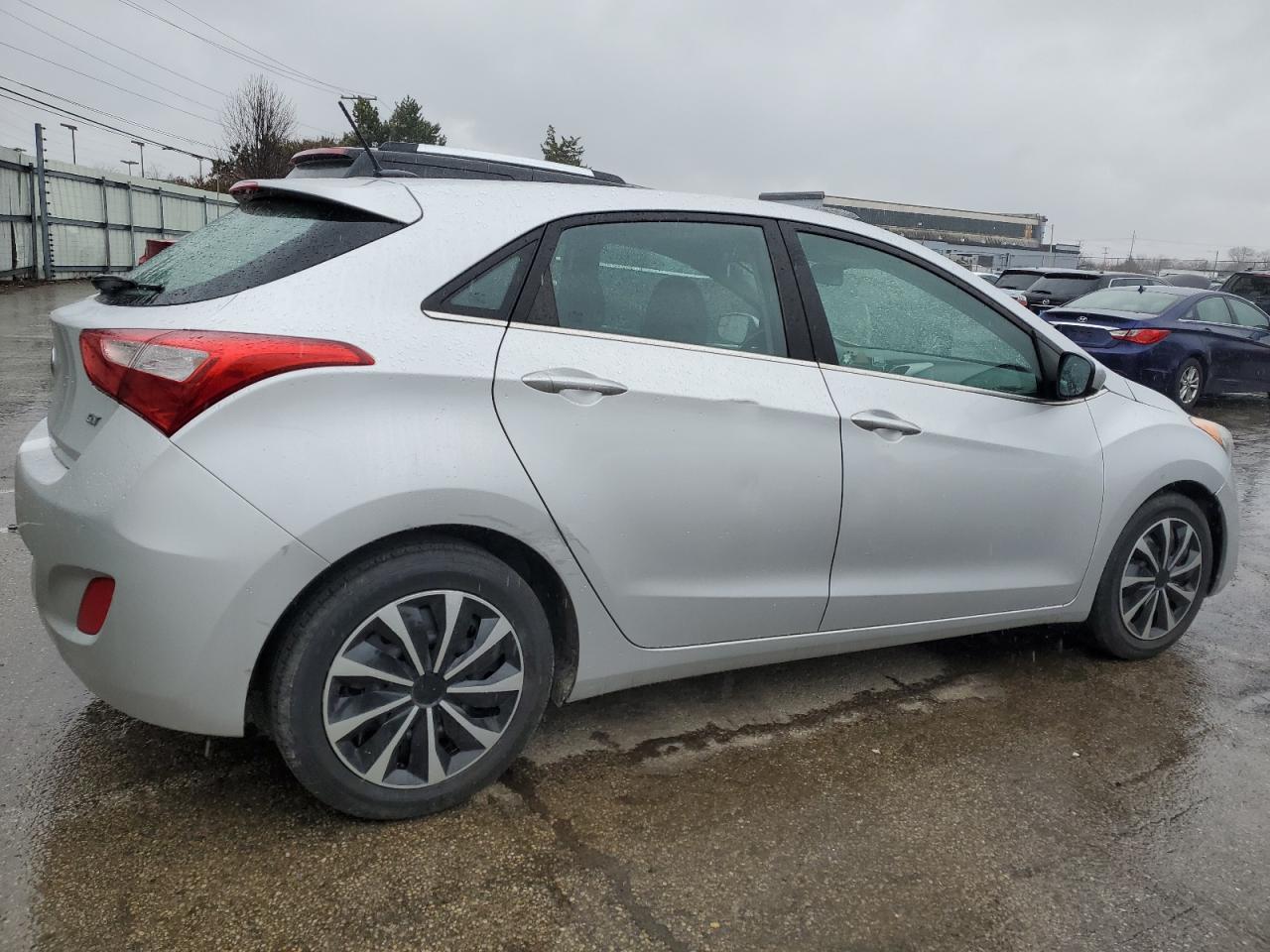 2016 Hyundai Elantra - Image 3