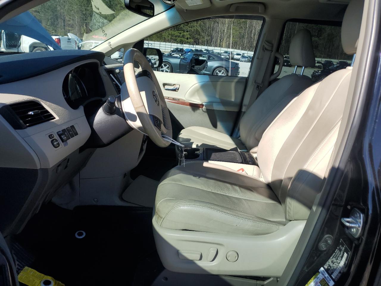 2014 Toyota Sienna - Image 7