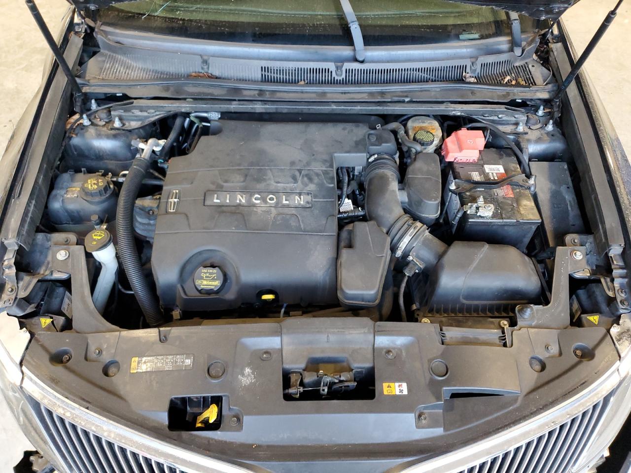 2013 Lincoln MKS - Image 13