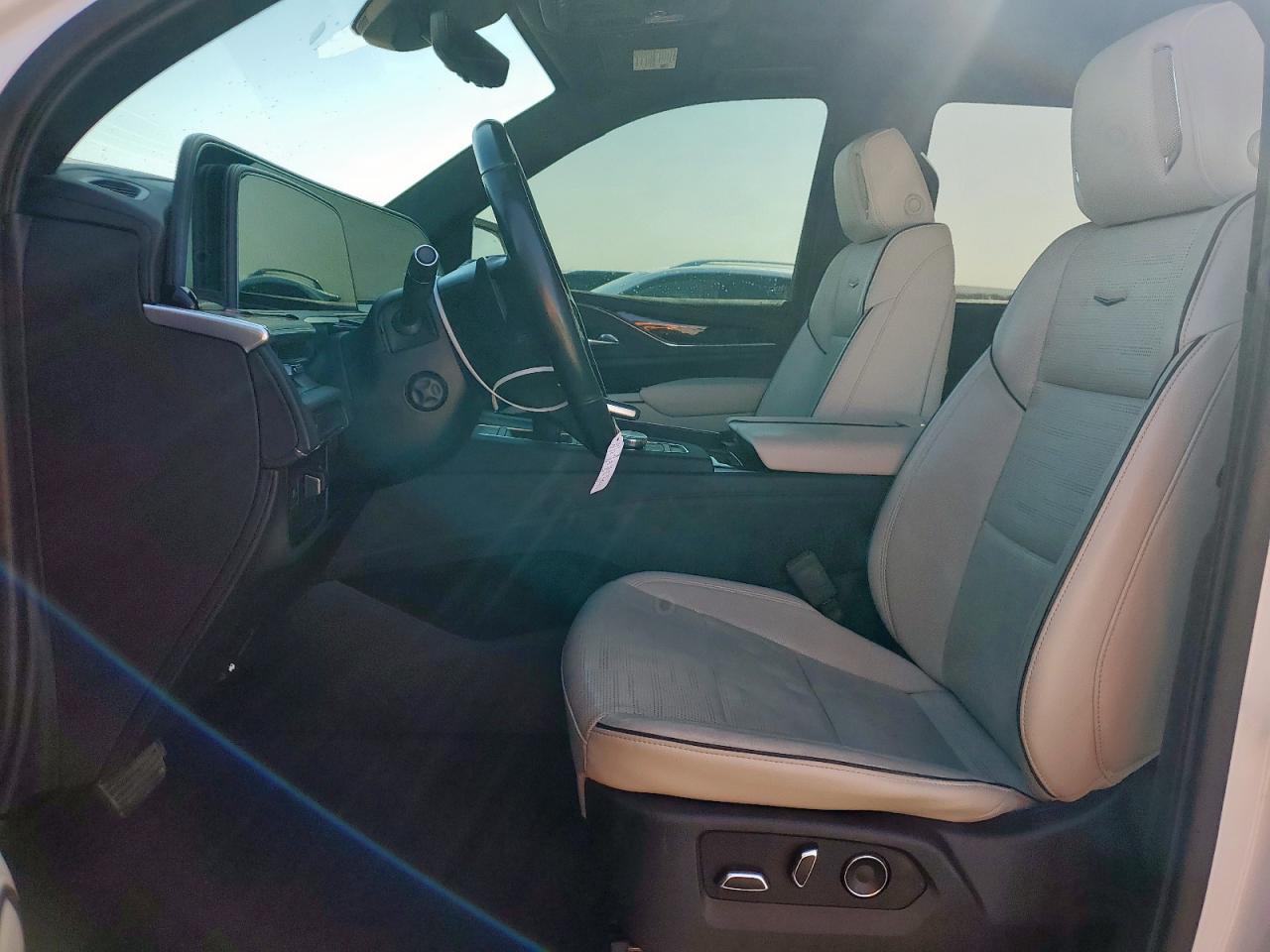2021 Cadillac Escalade - Image 7