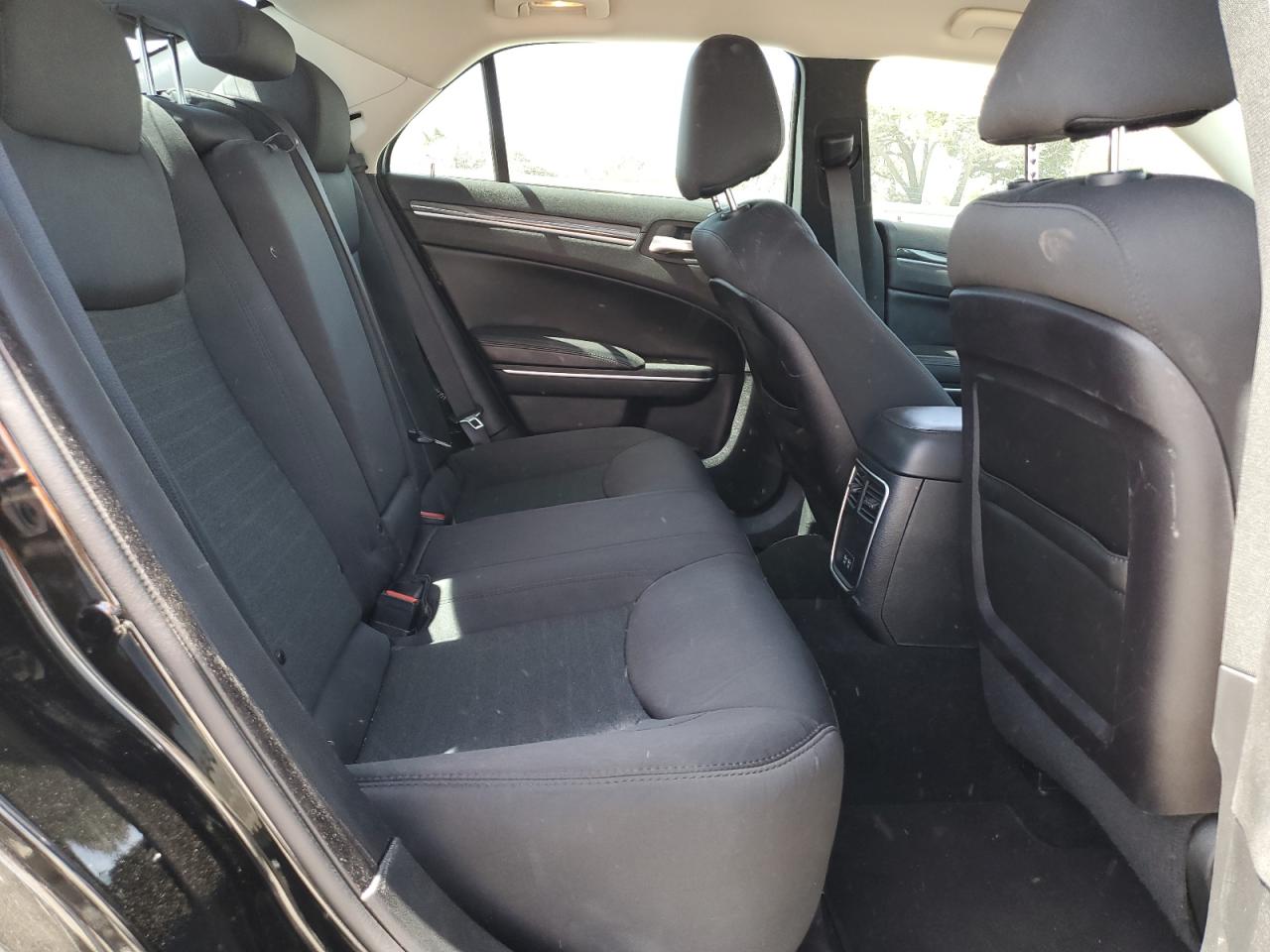 2019 Chrysler 300 - Image 10