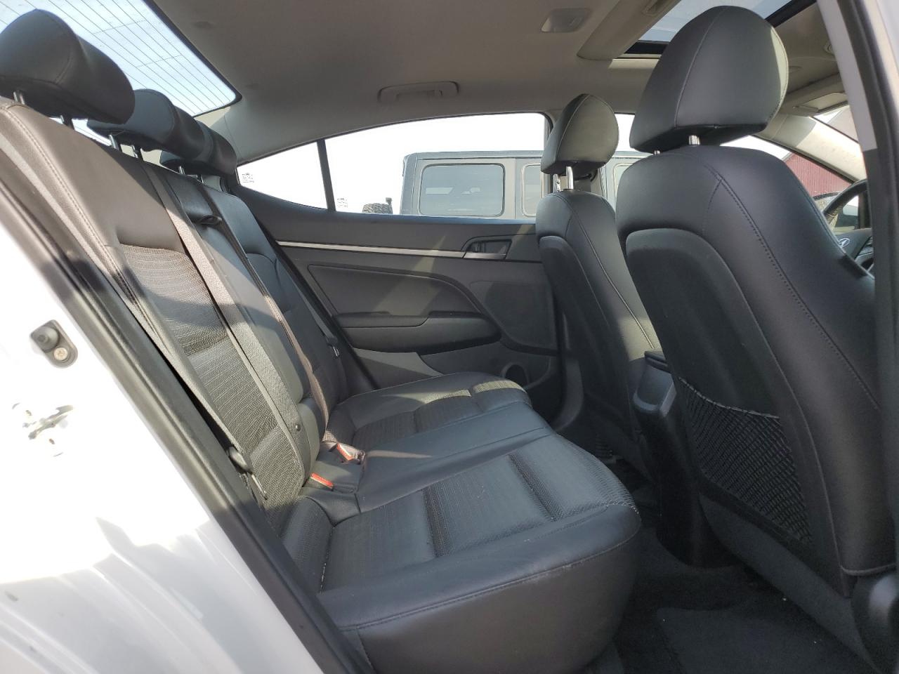 2018 Hyundai Elantra - Image 10