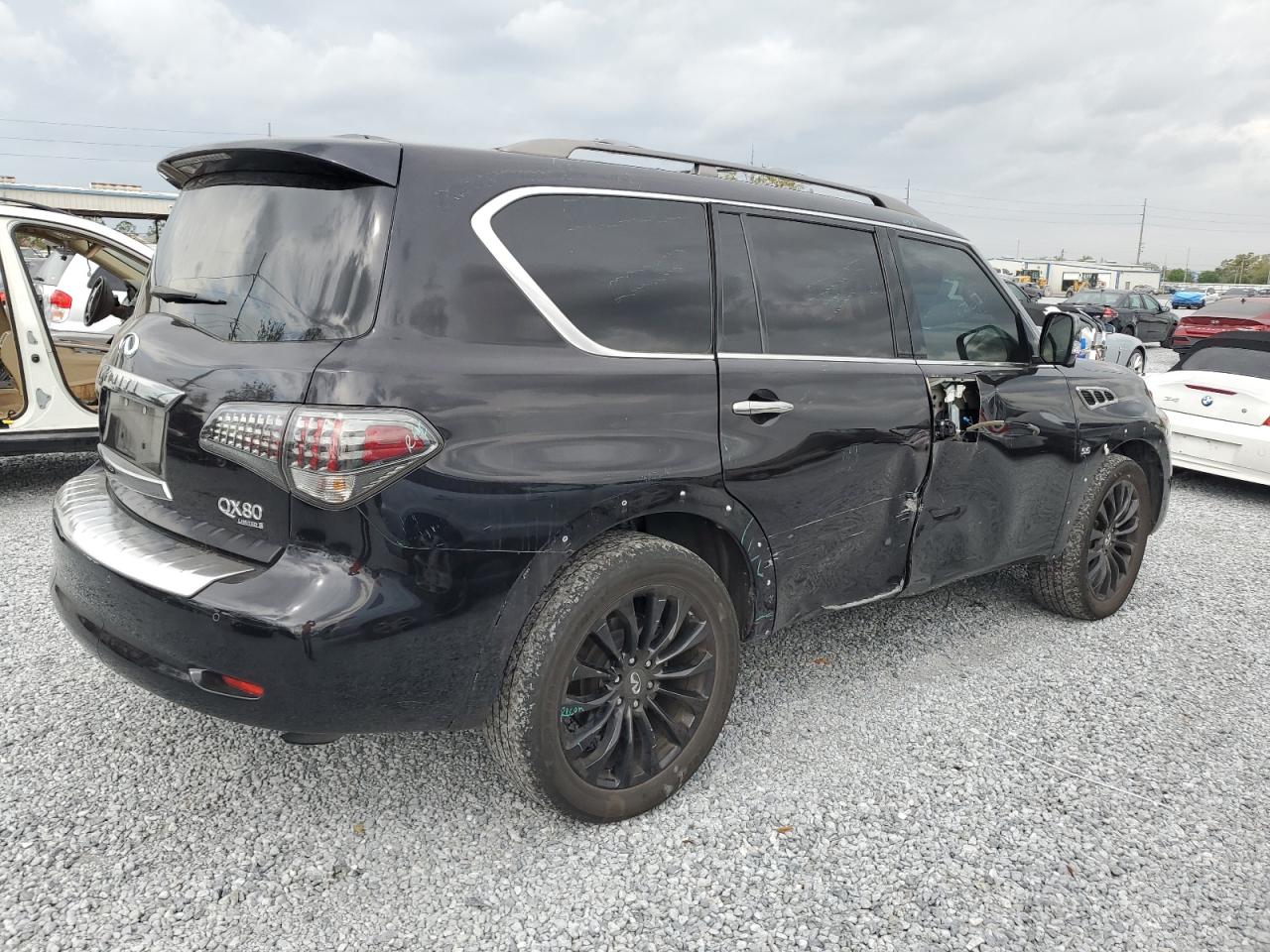 2016 Infiniti QX80 - Image 3