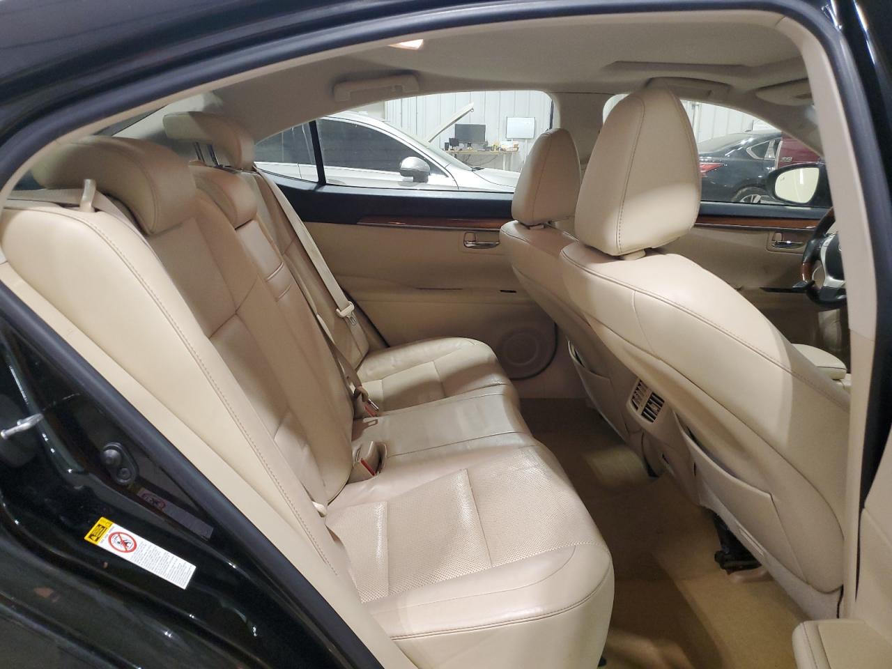 2013 Lexus ES - Image 10