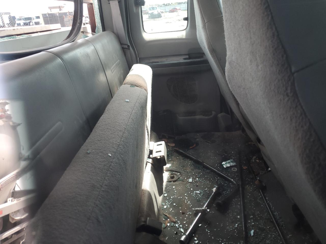 2005 Ford F250 - Image 10