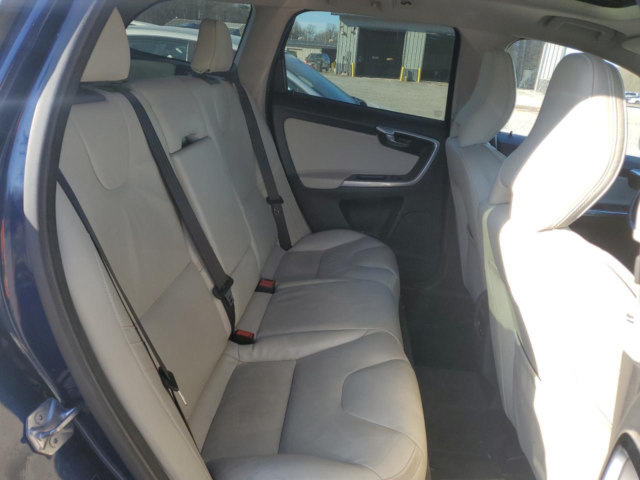 2015 Volvo XC60 - Image 11