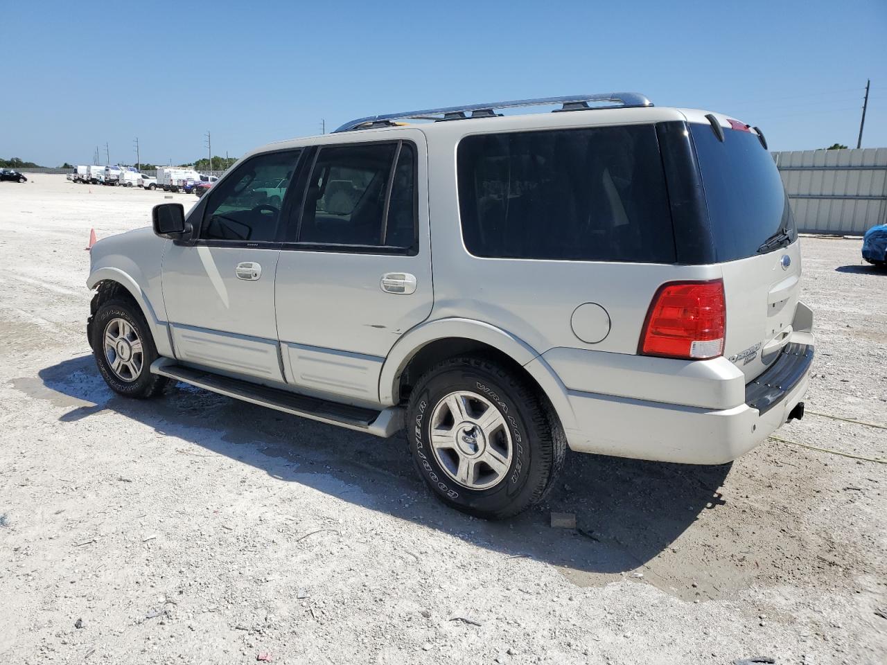 2006 Ford Expedition - Image 2