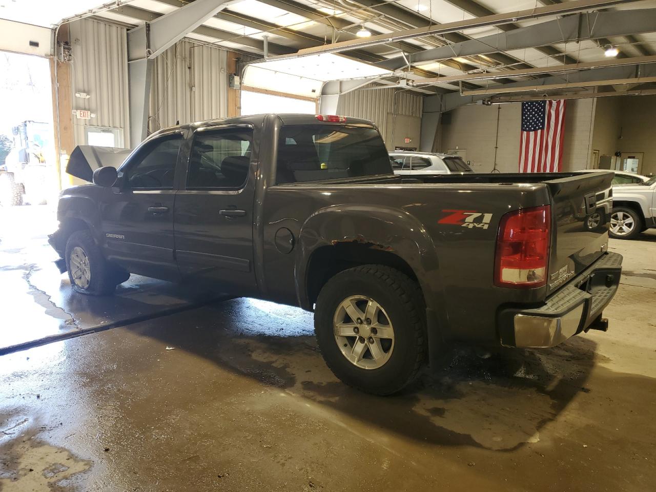 2011 GMC Sierra - Image 2