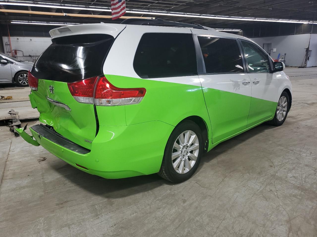 2011 Toyota Sienna - Image 3