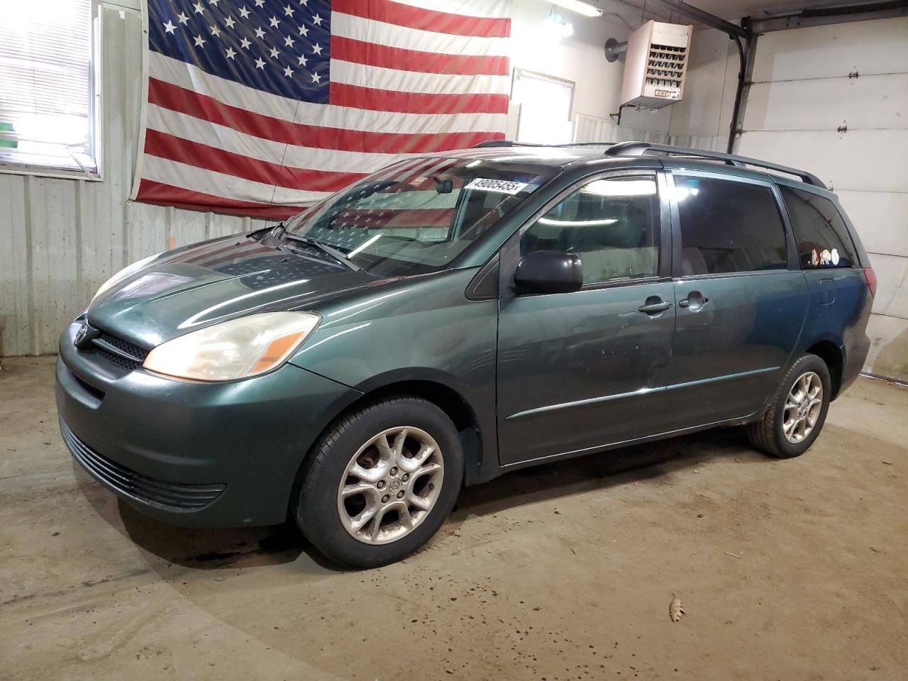 2005 Toyota Sienna - Image 1