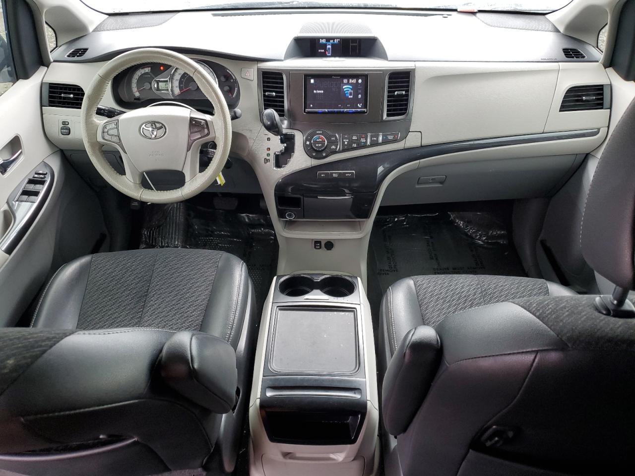 2013 Toyota Sienna - Image 8