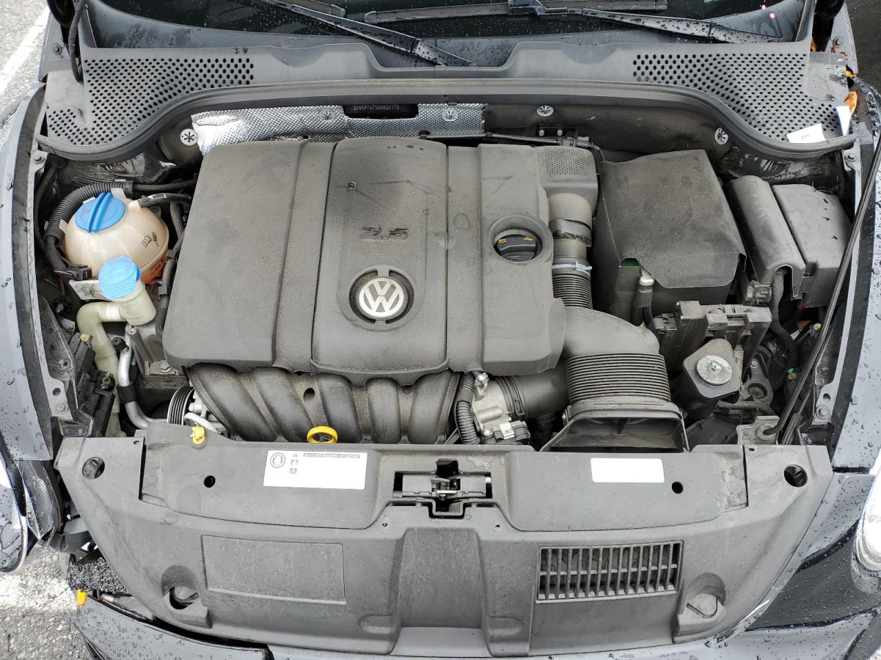 2014 Volkswagen Beetle - Image 11
