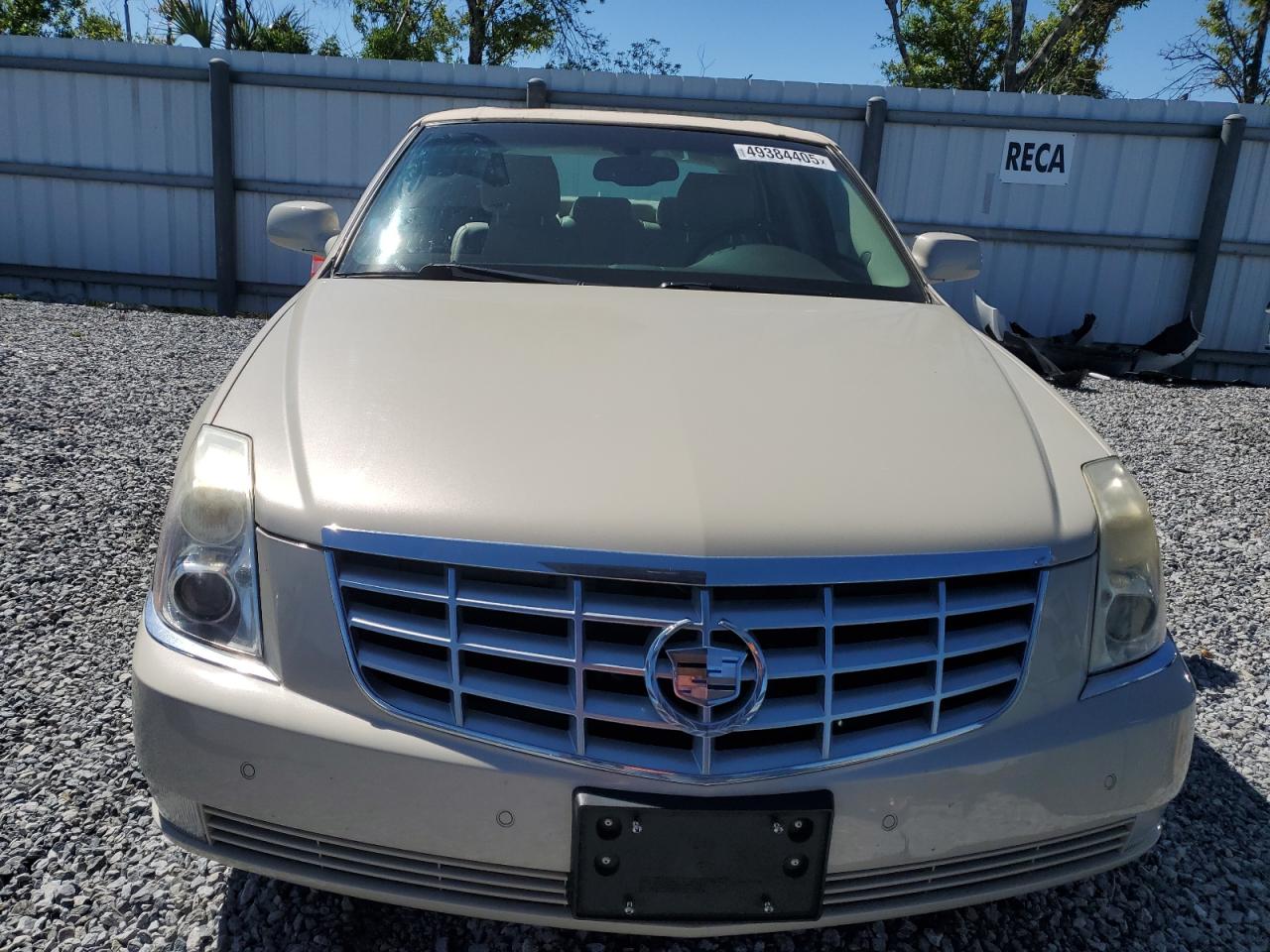 2011 Cadillac DTS - Image 5