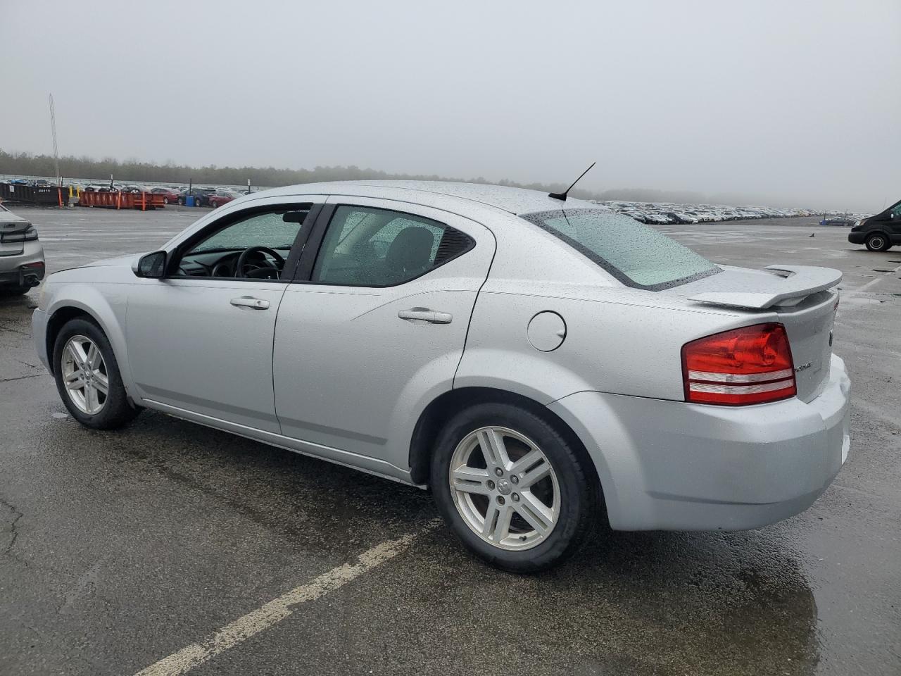2010 Dodge Avenger - Image 2