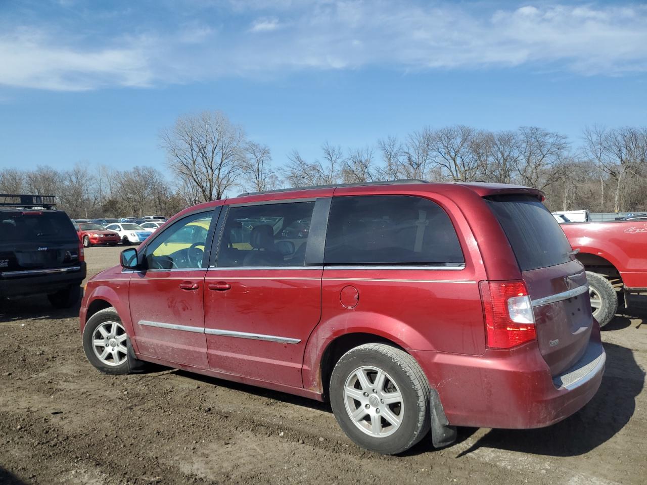 2012 Chrysler Town & Country - Image 2