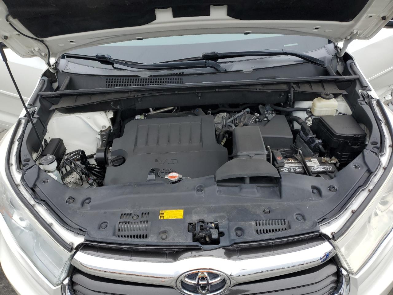 2016 Toyota Highlander - Image 13