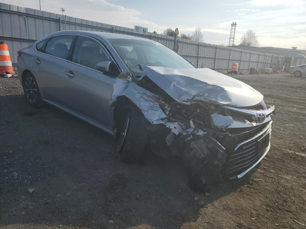 2016 Toyota Avalon - Image 4